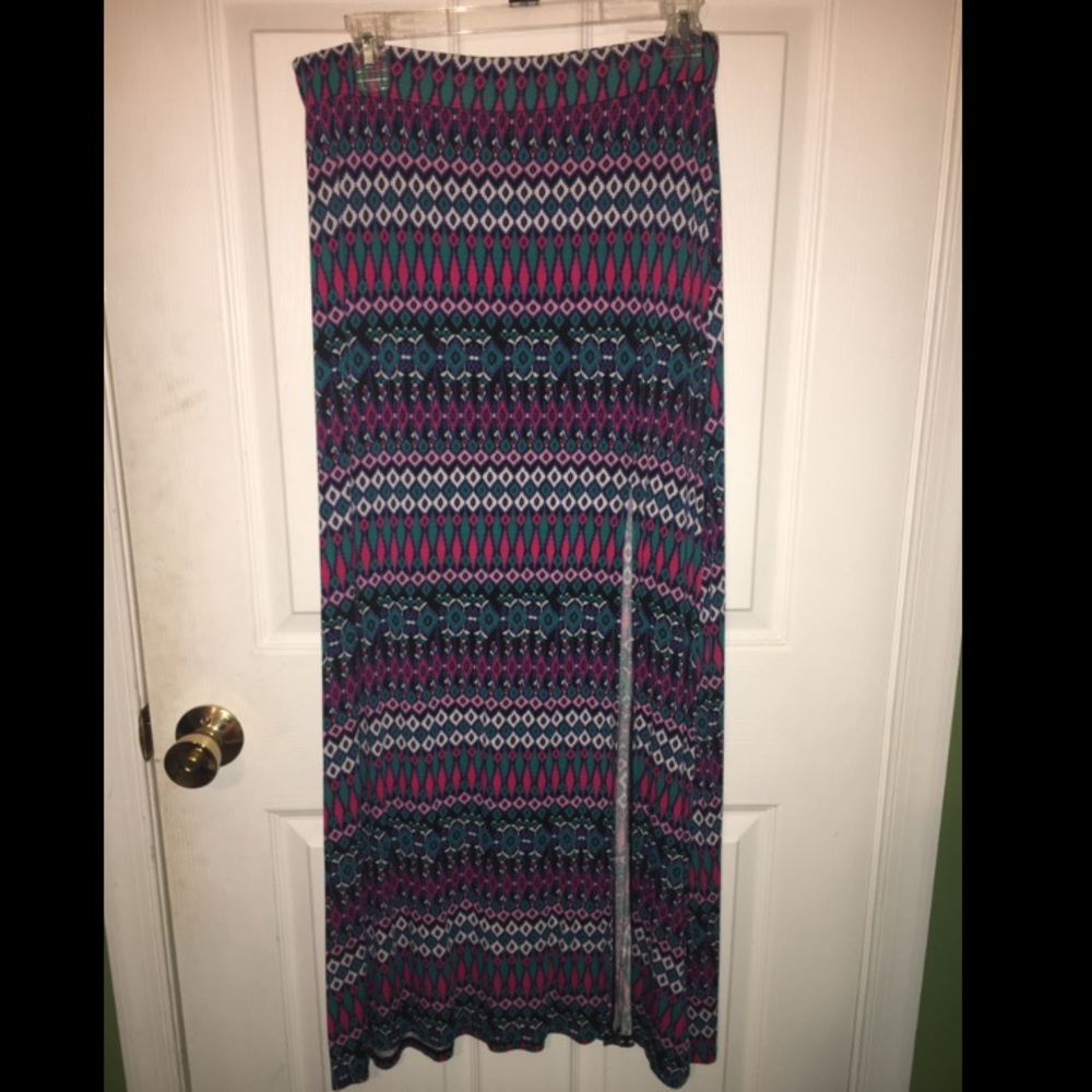 Maxi skirt with slit